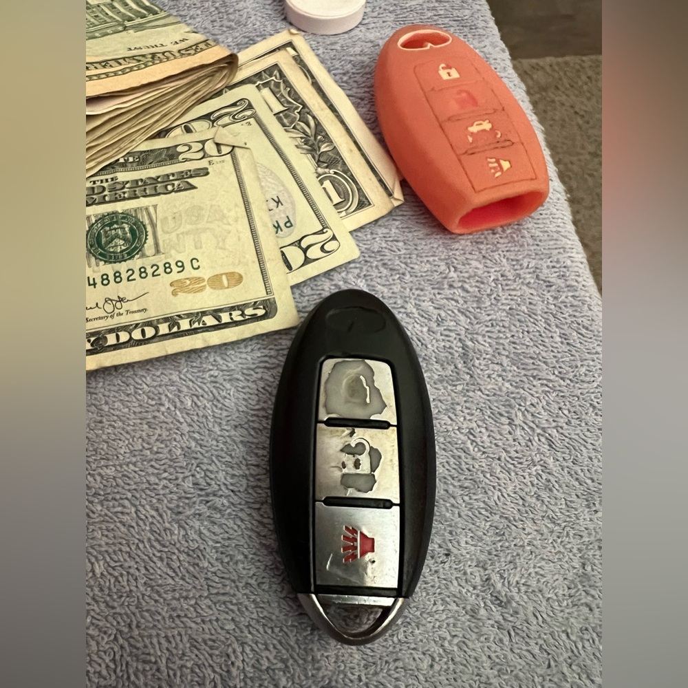 2013-2017 infinity Qx50 along with several other model Smart Key Fob with cover